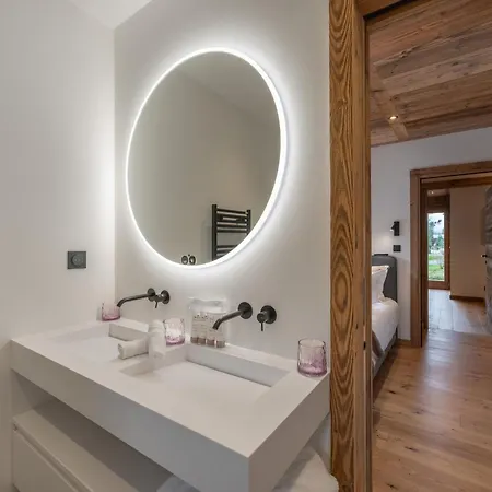 Chalet Avec Piscine Et Proche Centre - Fr-1-569-195